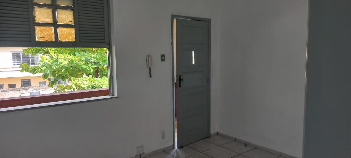 CASCADURA – CASA COM 2 QUARTOS – 1 LANCE DE ESCADA