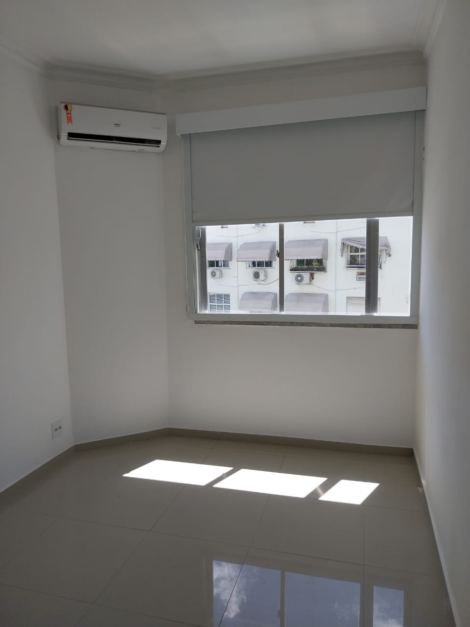 LEBLON – LATERAL – QUARTO/SALA – SEM VAGA