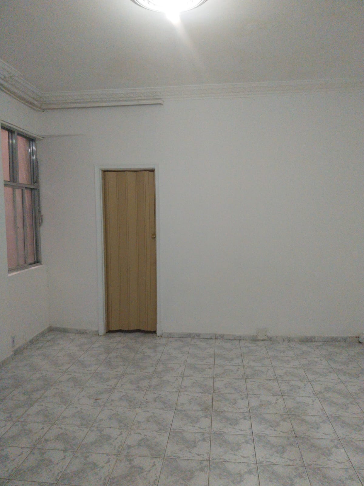 CENTRO – ALUGA – FUNDOS – NÃO BATE SOL